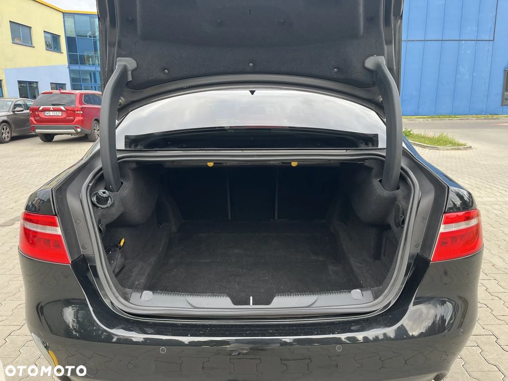 Jaguar XE 2.0 D Prestige - 20
