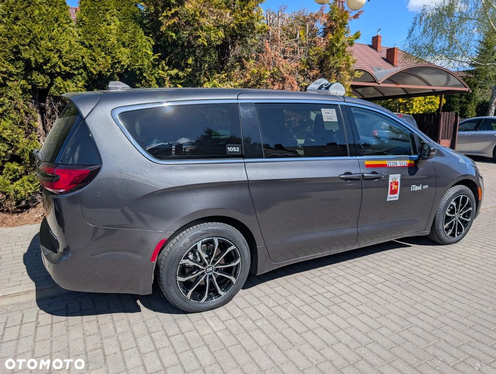 Chrysler Pacifica - 9