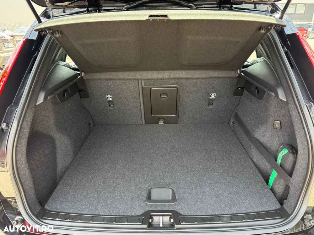 Volvo XC 40 T5 Twin Engine DKG Momentum Pro - 11