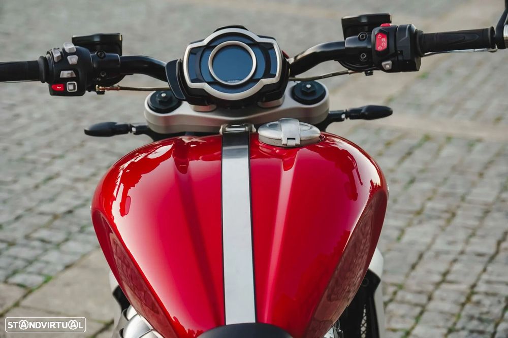 Triumph Rocket - 25