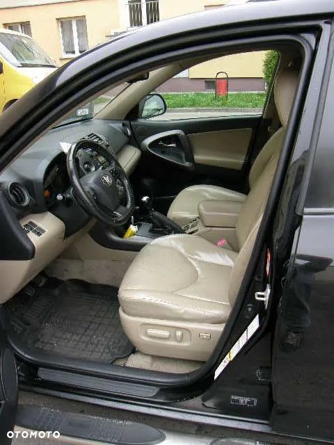 Toyota RAV4 2.2 D-4D 4x4 - 11