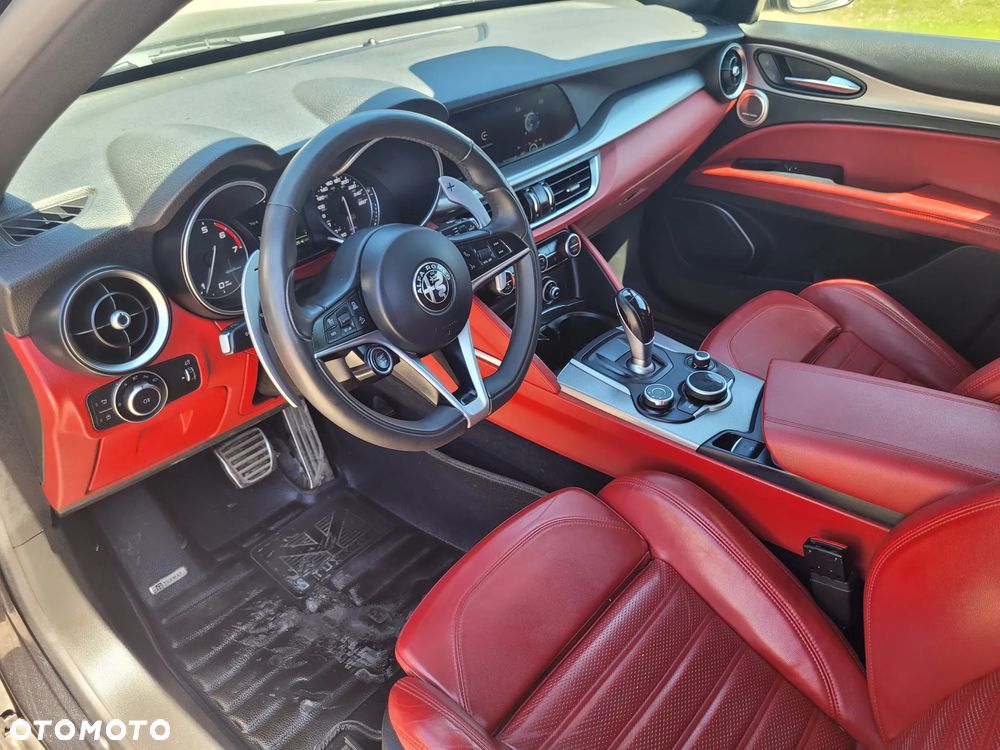 Alfa Romeo Stelvio 2.0 Turbo 16V AT8-Q4 Veloce Ti - 8