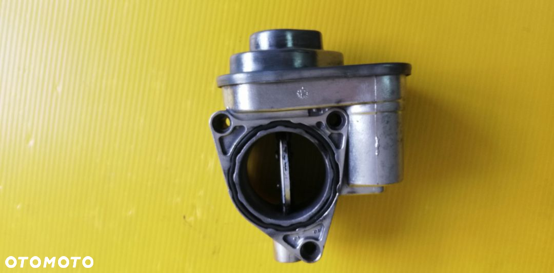 Przepustnica Passat b6 GolfV BKD 2,0TDI 038128063G - 2