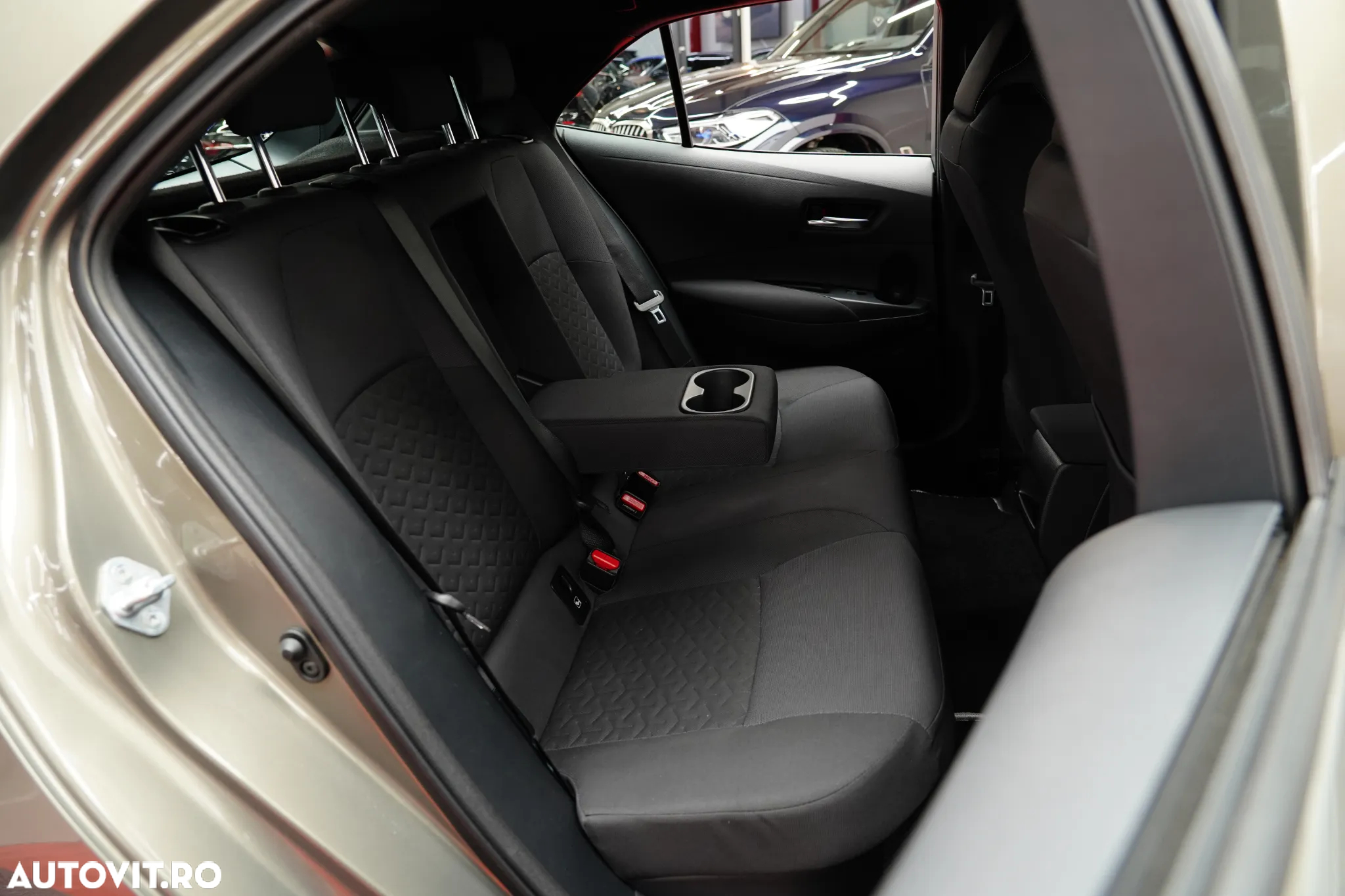 Toyota Corolla 1.8 HSD Dynamic - 10