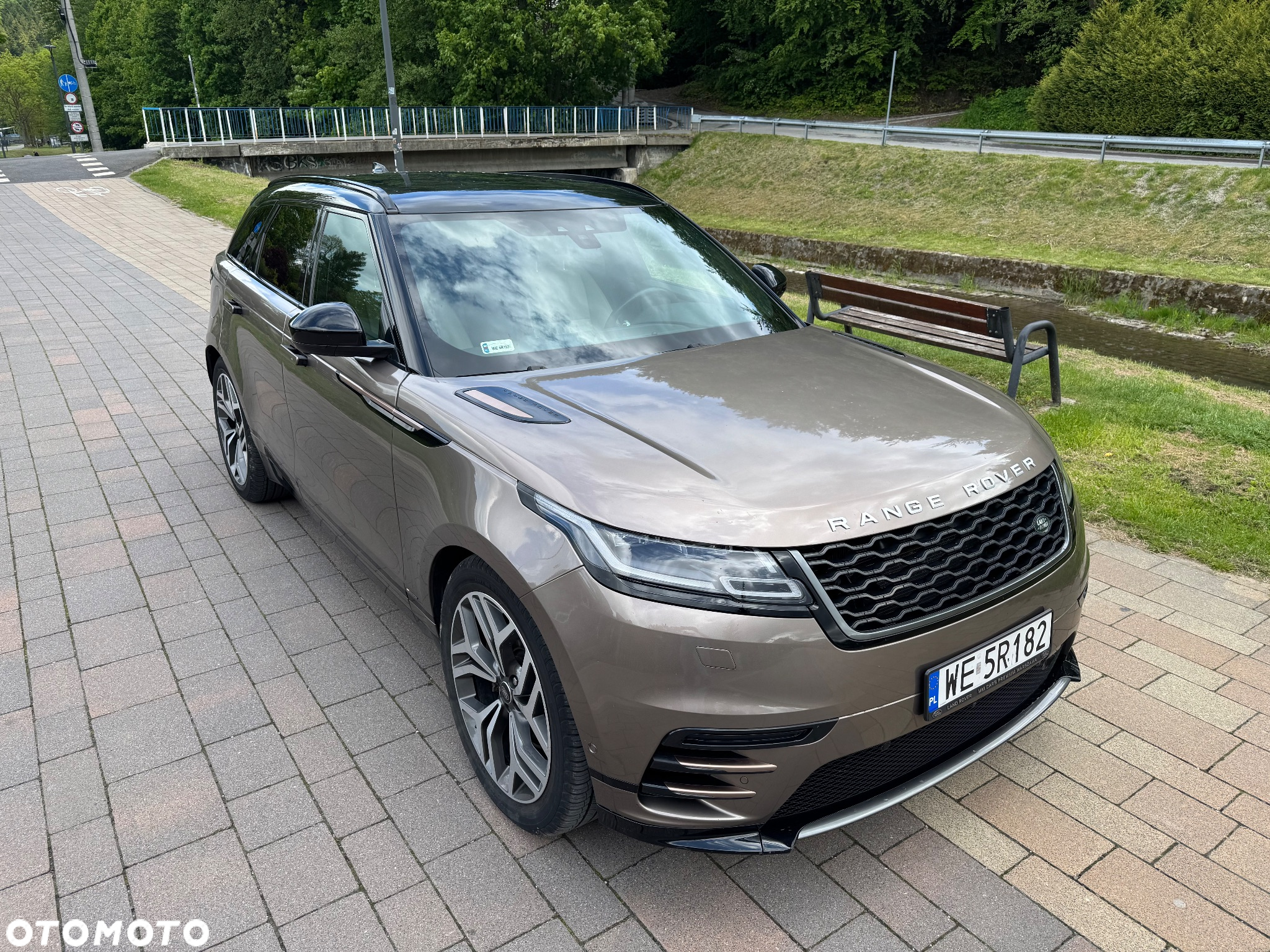 Land Rover Range Rover Velar D300 Dynamic HSE - 4