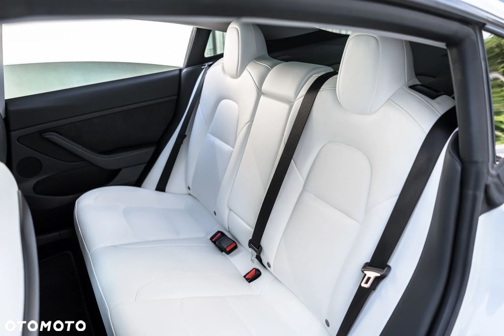 Tesla Model 3 AWD - 9