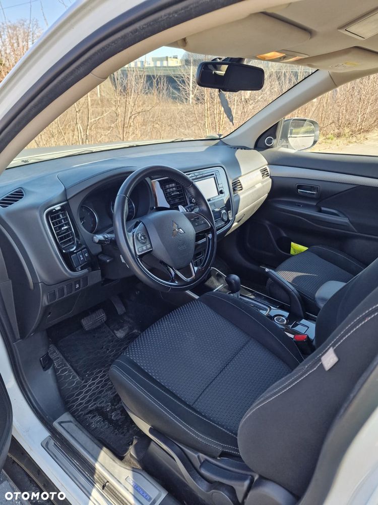 Mitsubishi Outlander 2.0 Intense + Navi 4WD CVT - 8