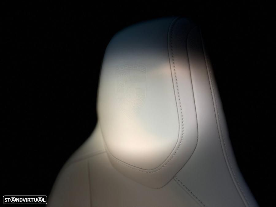 Porsche Taycan 4S - 25