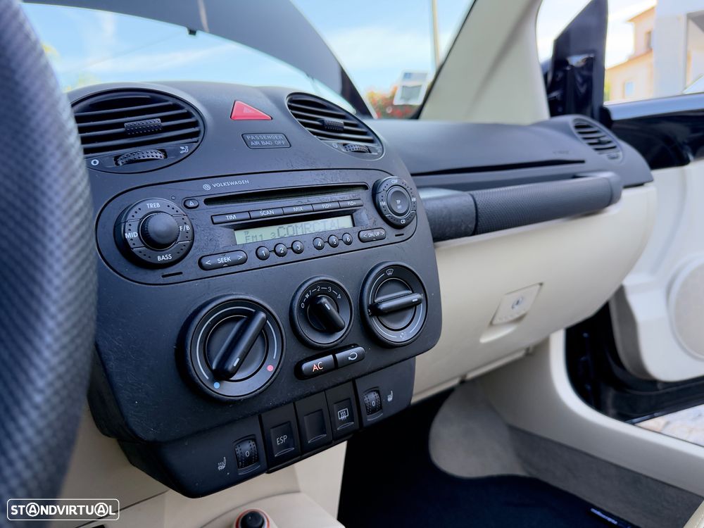 VW New Beetle Cabriolet 1.4 Top Couro - 46