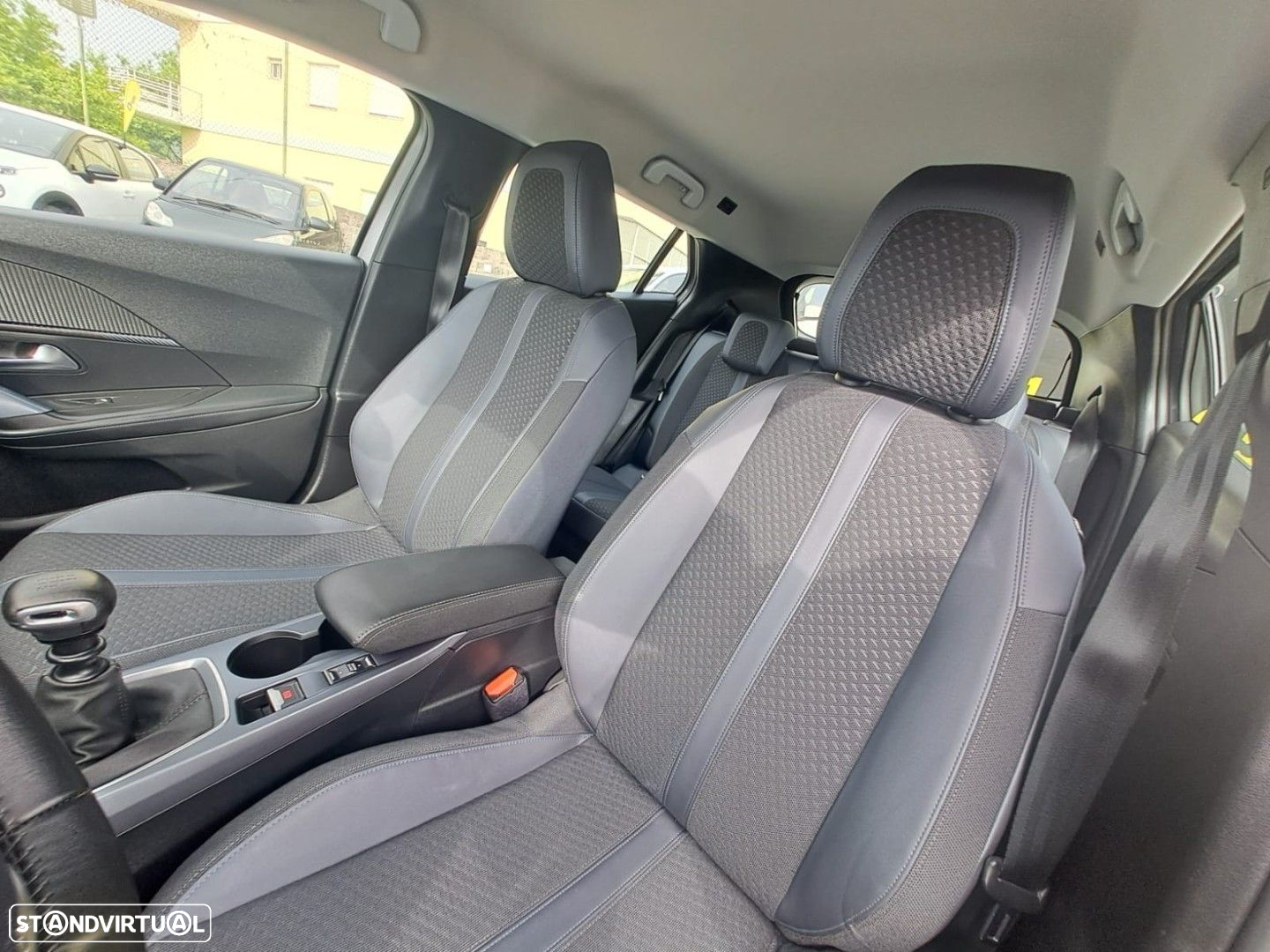 Peugeot 2008 1.2 PureTech Allure - 10