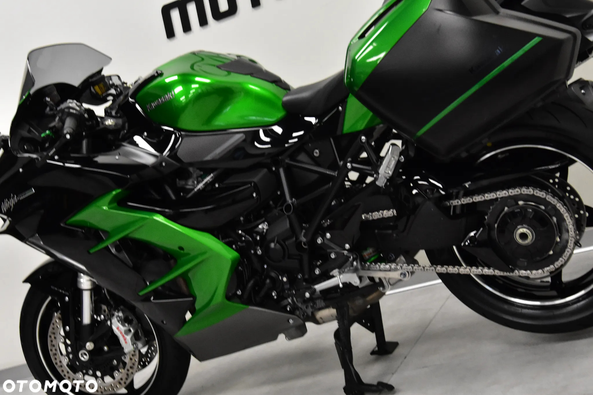 Kawasaki Ninja H2 SX - 12