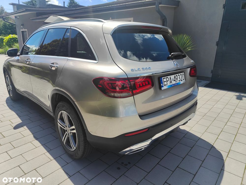Mercedes-Benz GLC 300 4Matic 9G-TRONIC AMG Line - 3