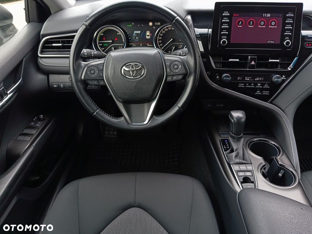 Toyota Camry 2.5 Hybrid Comfort CVT - 22