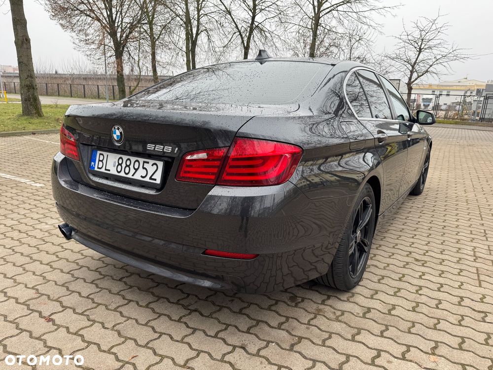 BMW Seria 5 528i - 5