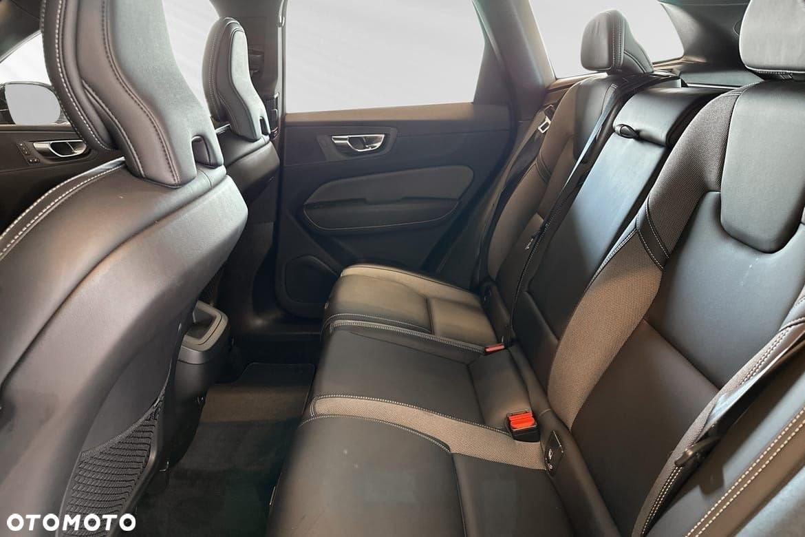 Volvo XC 60 B5 B AWD Ultra Black Edition - 9
