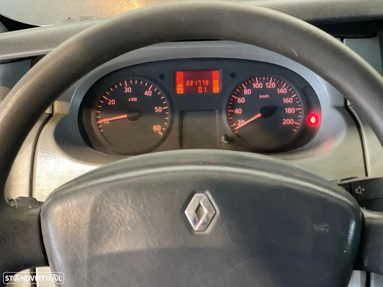 Renault Trafic 1.9 DCi 100 6L - 8