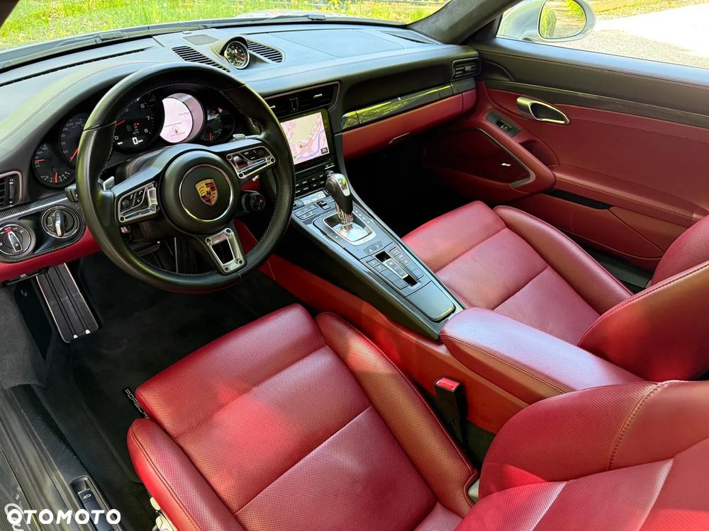 Porsche 911 Carrera 4 GTS PDK - 38
