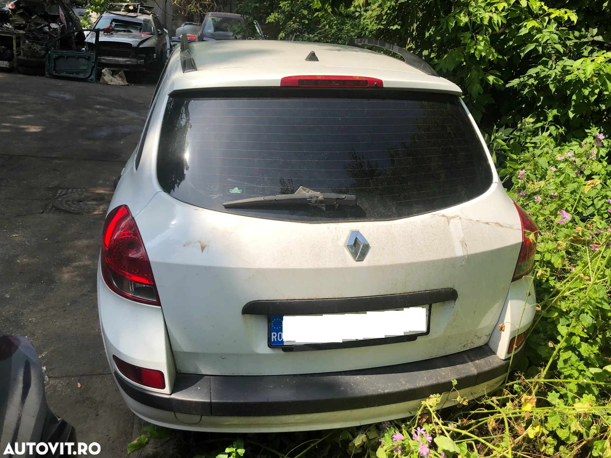 Dezmembrez Renault Clio 3 break facelift 2011 alb 1.5 dci Euro 5  K9K-67 - 9