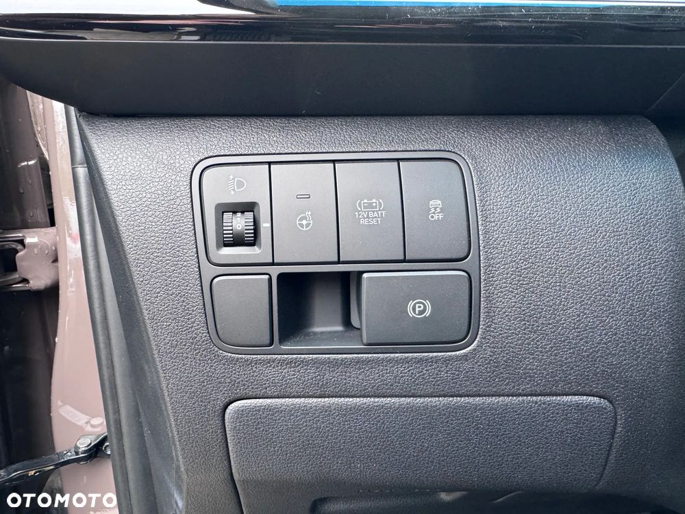 Hyundai Staria 1.6 T-GDI HEV Luxury - 12