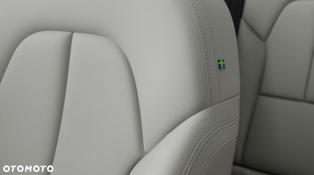 Volvo XC 40 B3 Plus Dark - 3