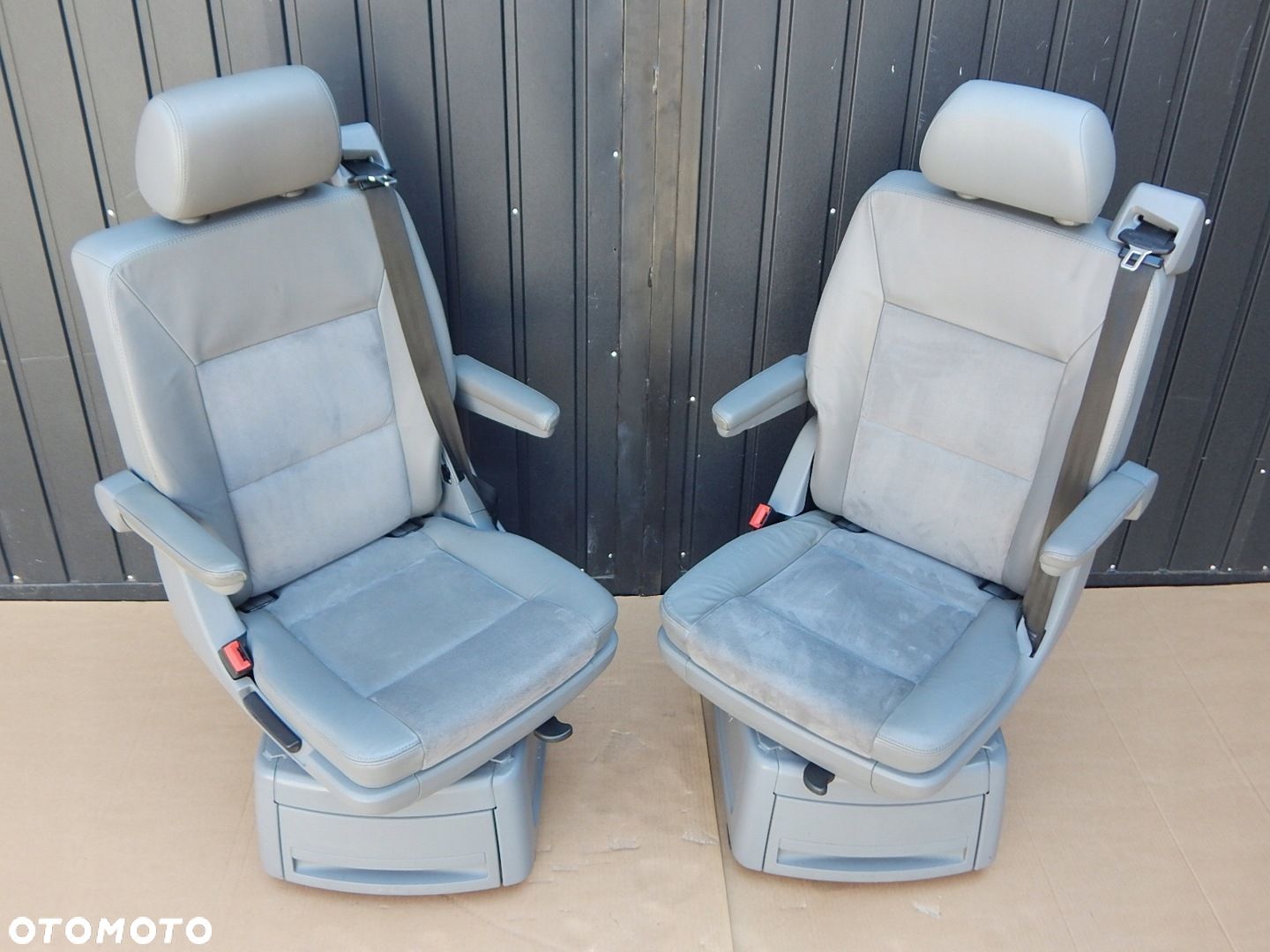 VW T5 T6 MULTIVAN CALIFORNIA KAMPER fotel OBROTOWY podłokietnik ALCANTARA - 1