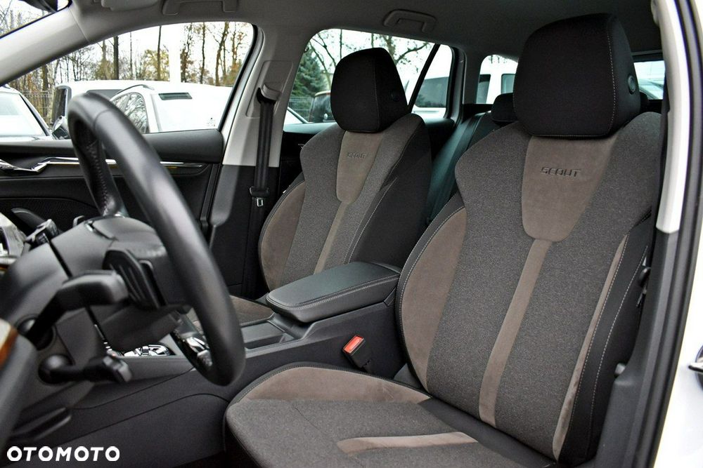 Skoda Octavia 2.0 TSI 4x4 Scout DSG - 11