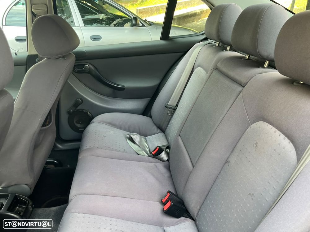 SEAT Toledo 1.9 TDI Confort - 4
