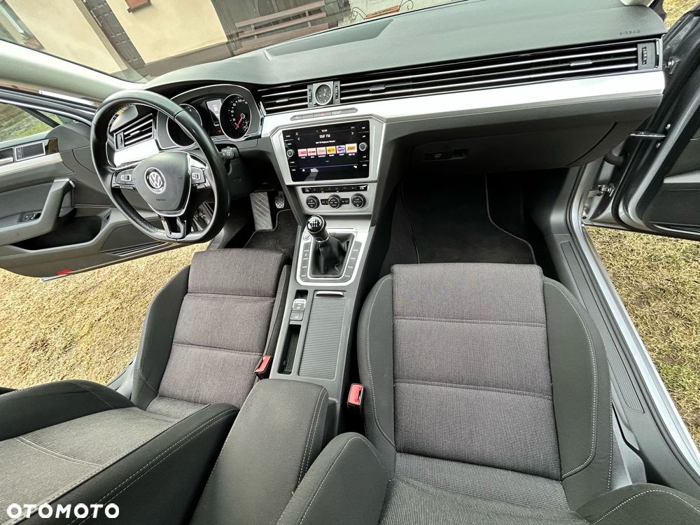 Volkswagen Passat 1.5 TSI EVO Comfortline - 15