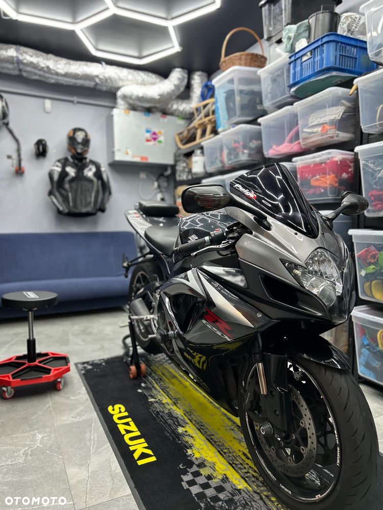 Suzuki GSX-R - 1