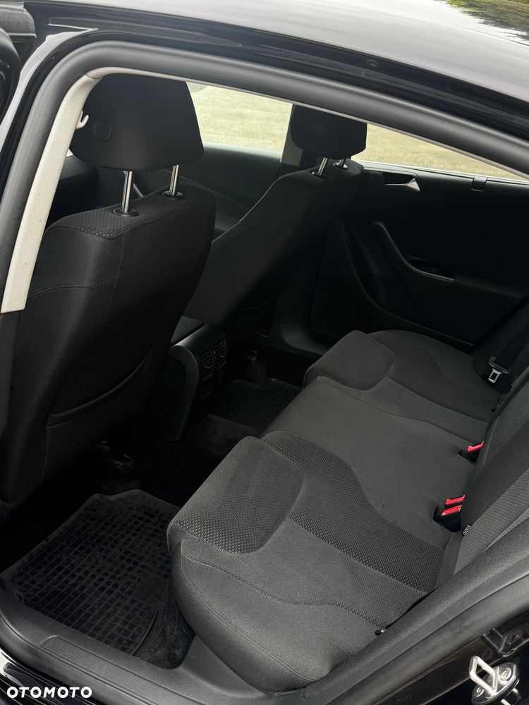 Volkswagen Passat - 8