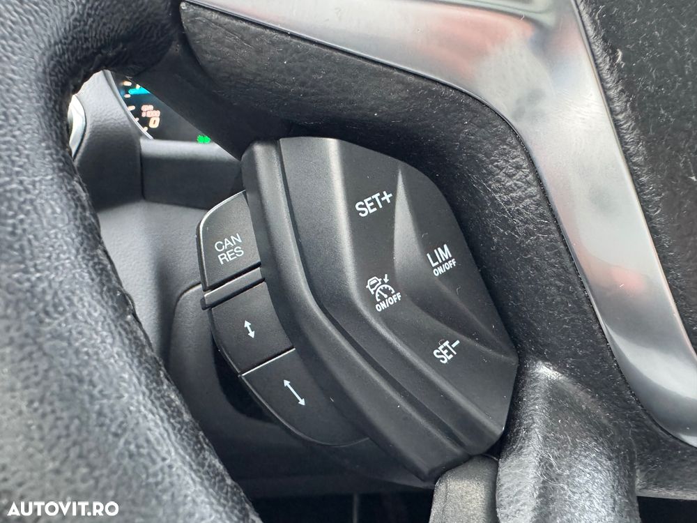 Ford Kuga - 36