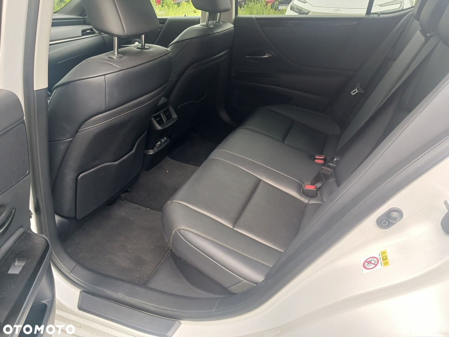 Lexus ES - 10