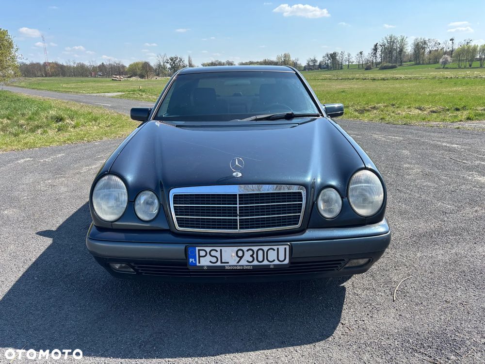 Mercedes-Benz Klasa E 200 - 2