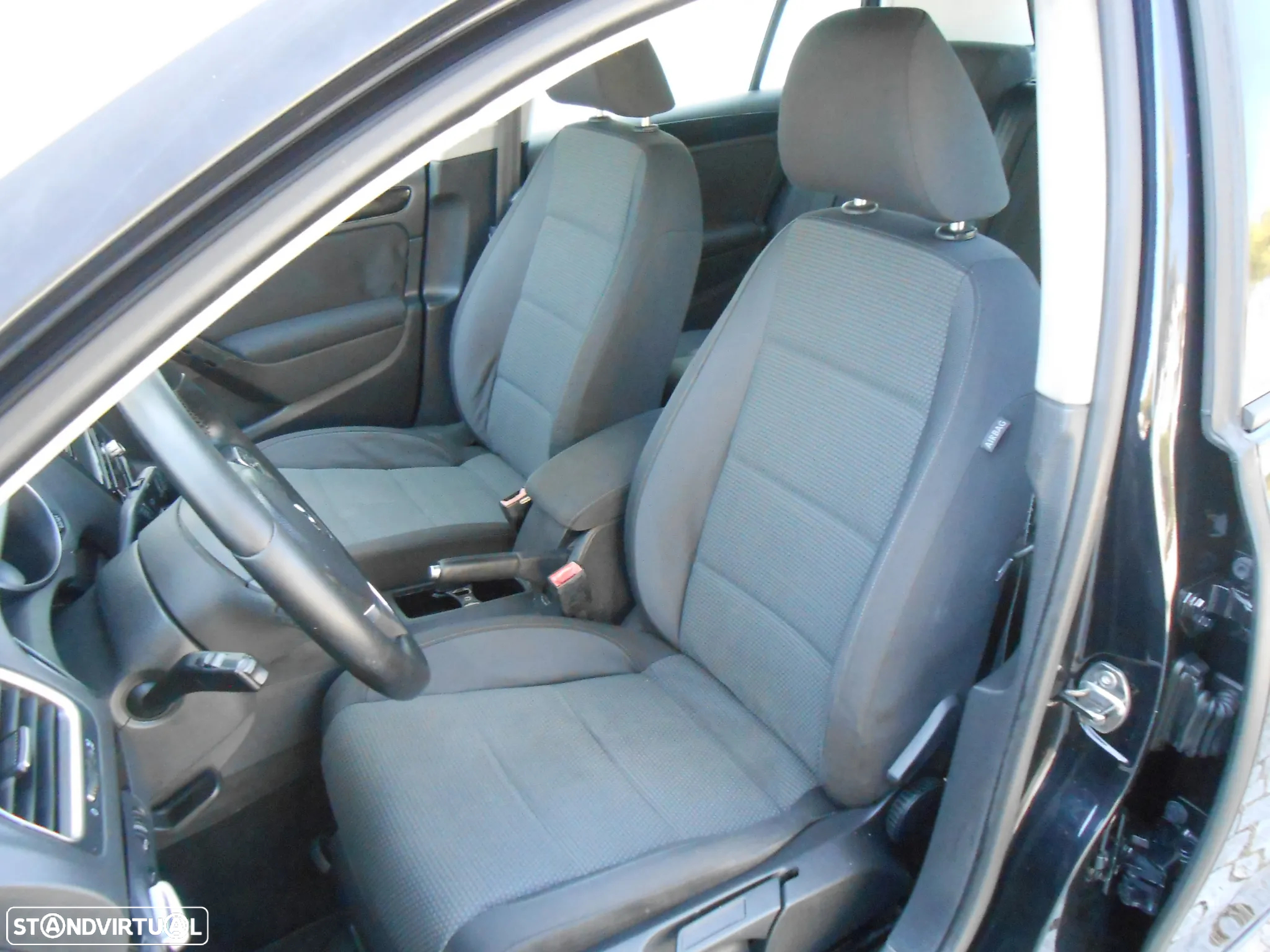 VW Golf 1.6 TDi Confortline - 19