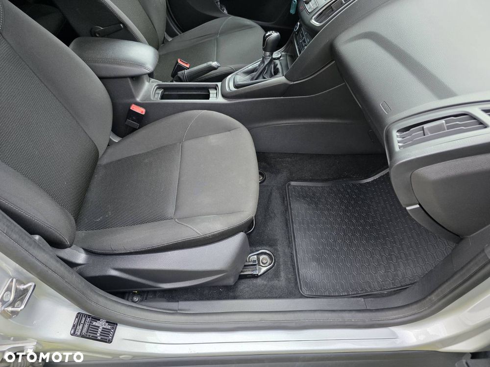 Ford Focus 1.6 SYNC Edition - 15