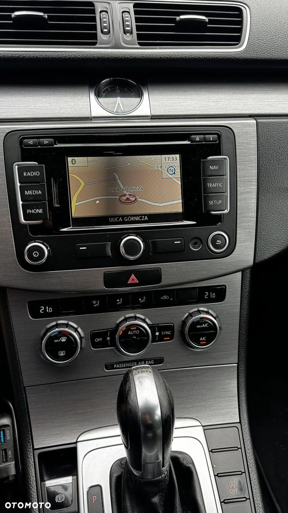 Volkswagen Passat 2.0 TDI Comfortline DSG - 24