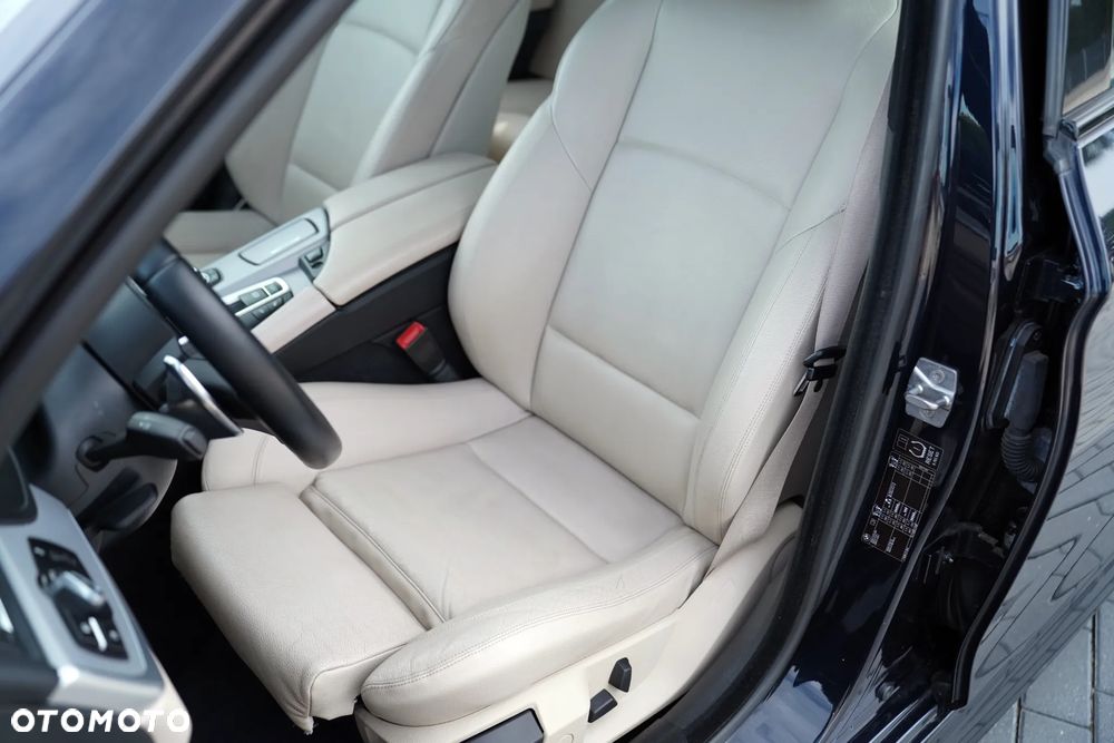 BMW Seria 5 528i Sport-Aut - 20