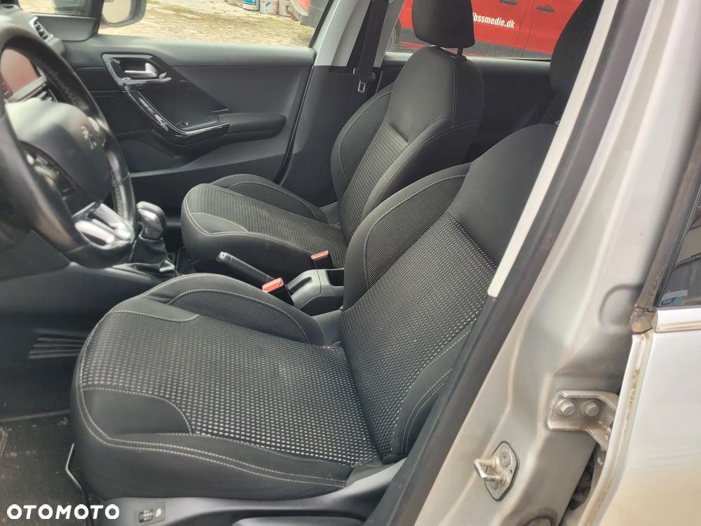 Peugeot 208 - 16