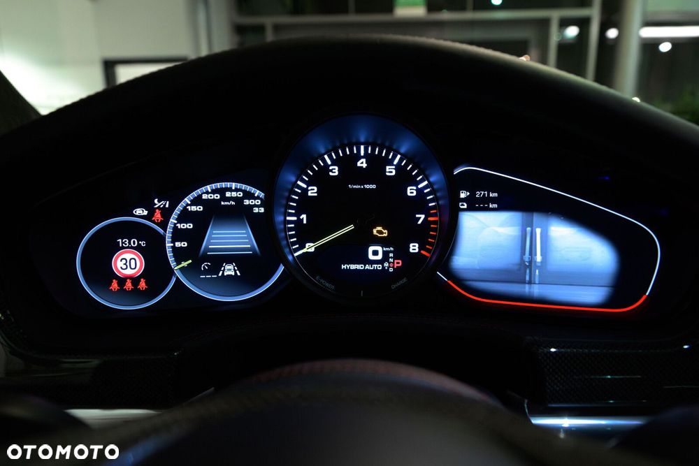 Porsche Panamera - 12