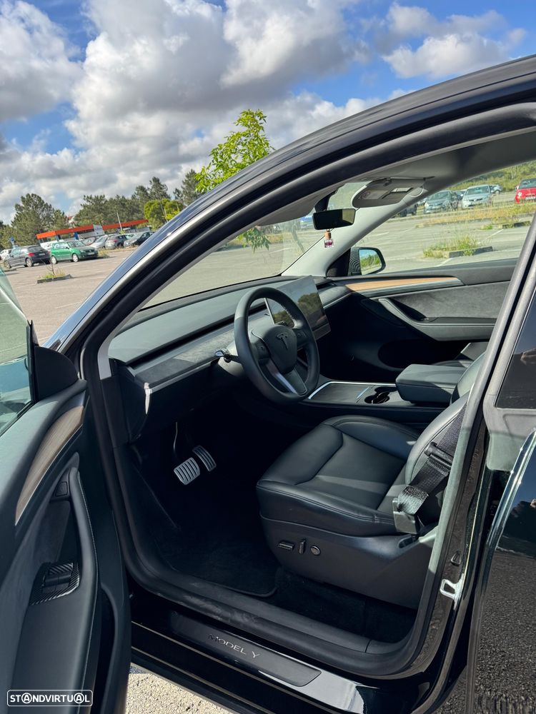 Tesla Model Y Performance Dual Motor AWD - 13