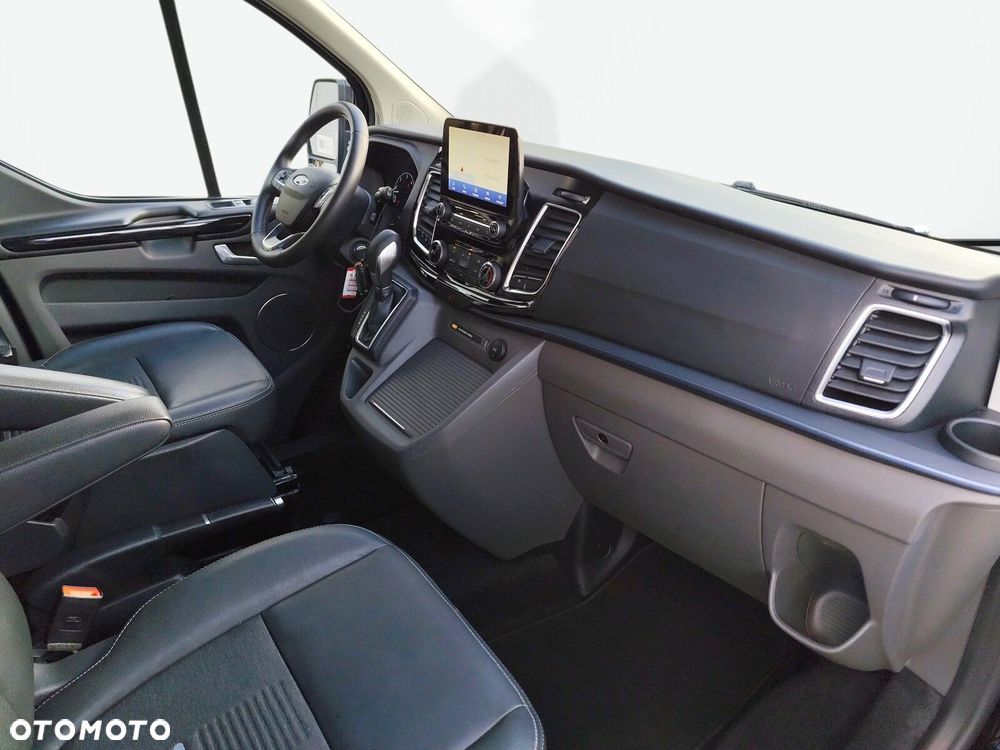 Ford Tourneo Custom - 22