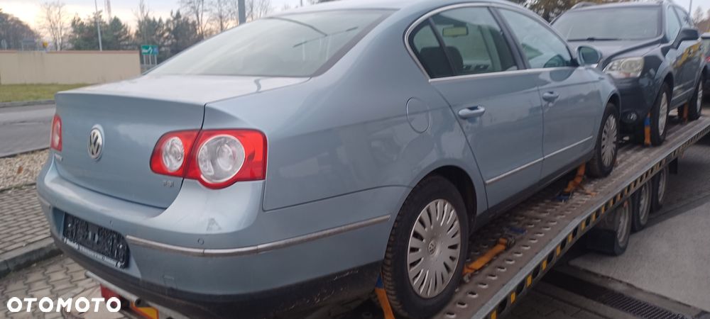 Volkswagen Passat 1.6 FSI Comfortline - 4