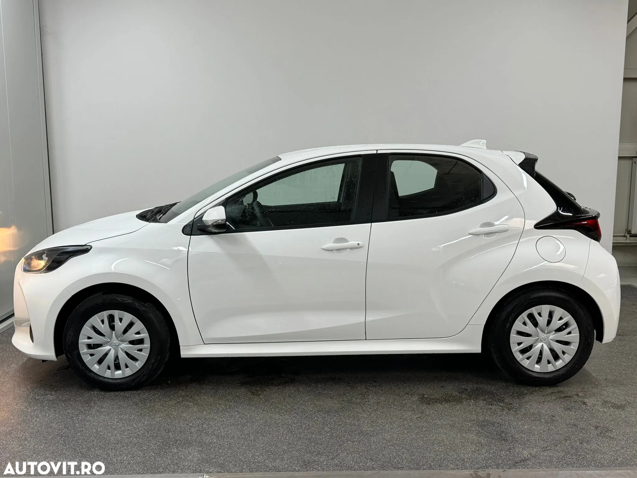 Toyota Yaris 1.5 VVT-i HSD Eco - 4