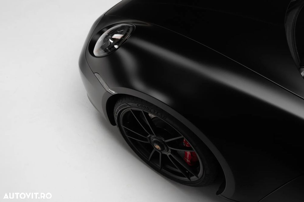 Porsche 911 4 GTS PDK - 30