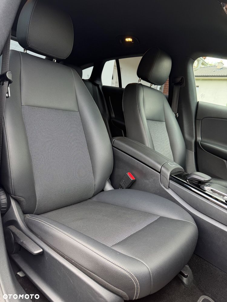 Mercedes-Benz CLA 180 7G-DCT Edition 2020 - 13