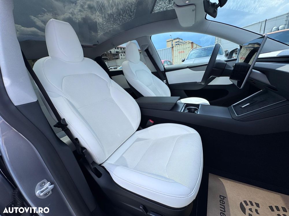 Tesla Model Y - 16