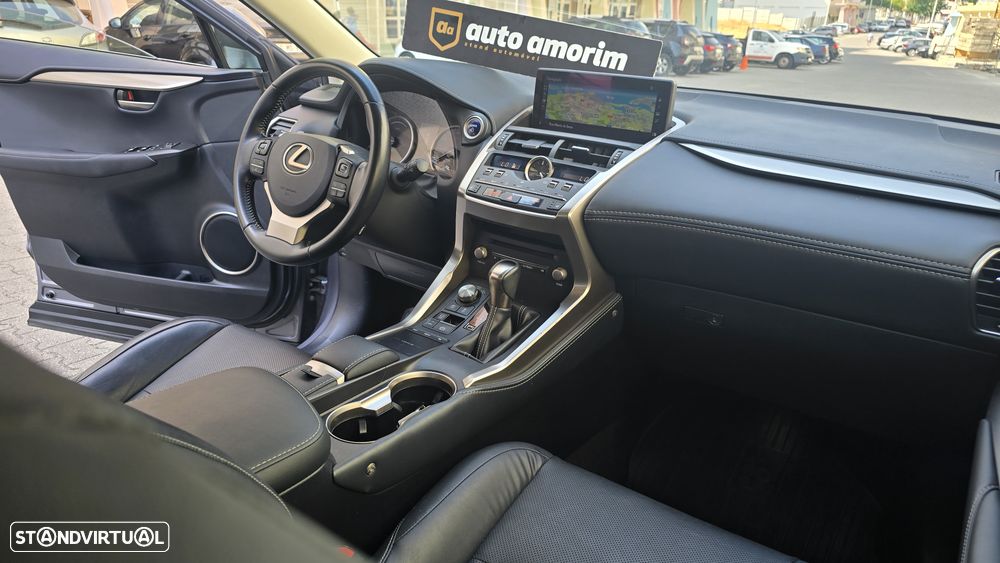Lexus NX 300h Executive+ - 27