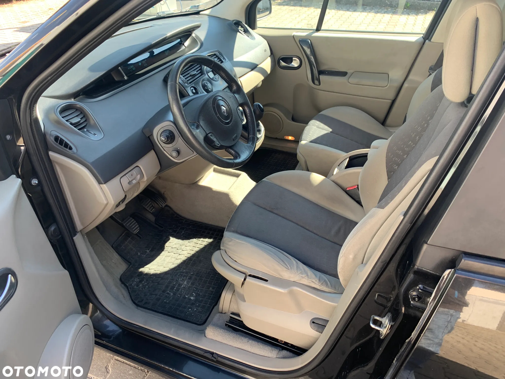 Renault Scenic 1.6 16V Family - 9