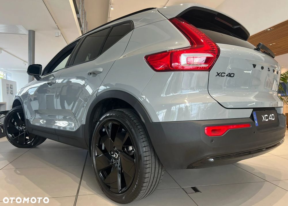 Volvo XC 40 B4 AWD Plus Dark - 4