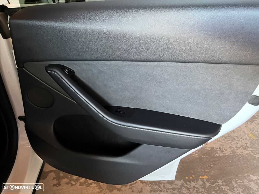 Tesla Model Y Long Range Dual Motor AWD - 19